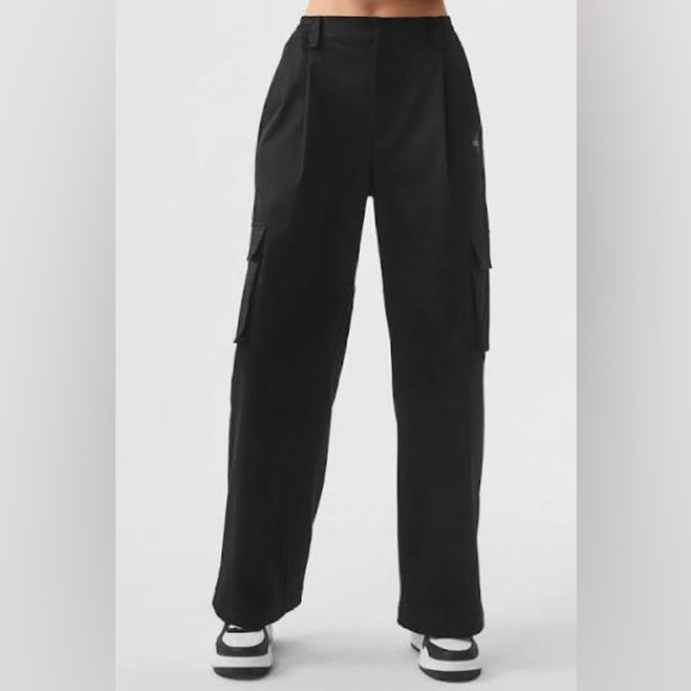 Alo Yoga Black High-Waist Night Out Cargo Trousers - Picture 4 of 9